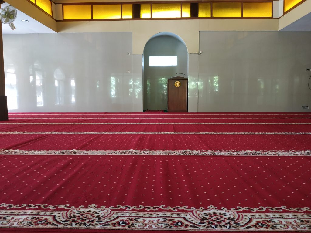 Tips mudah bersihkan karpet masjid